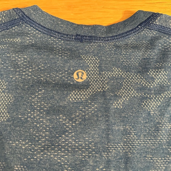 Lululemon Metal Vent Blue Camouflage Shirt - Picture 4 of 4
